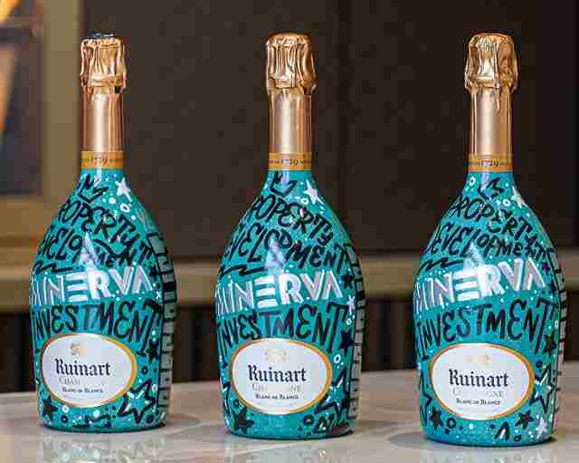 Minerva-Development-Buildings-Relatiegeschenk-Luxe-Cadeau-Gepersonaliseerde-Champagne-appart-afbeelding-website-2 Champagne Geschenk Jubileumgeschenk Zilveren Jubileum